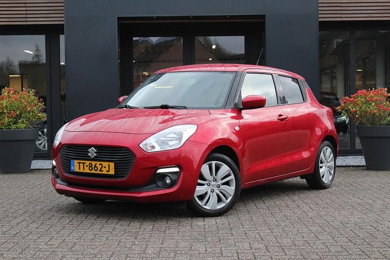 Rood Gebruikt 2018 Suzuki Swift Hatchback | € 7.950 - Afbeelding 1/4