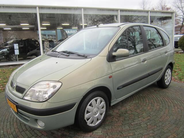 Groen, metallic lak Gebruikt 2003 Renault Mégane II MPV | € 2.950 (Duur) - Afbeelding 1/4