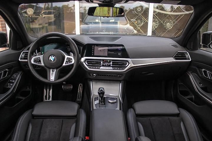 Occasion BMW 330 Executive 2022 Grijs (metallic) Stationwagen