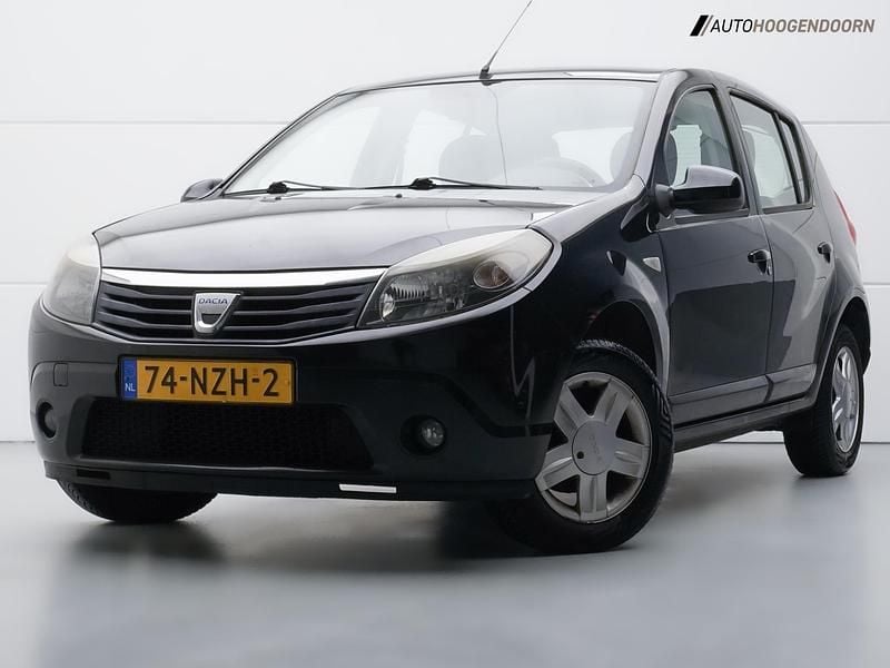 Zwart Gebruikt 2011 Dacia Sandero Comfort Hatchback | € 2.445 (Eerlijke prijs) - Afbeelding 1/4