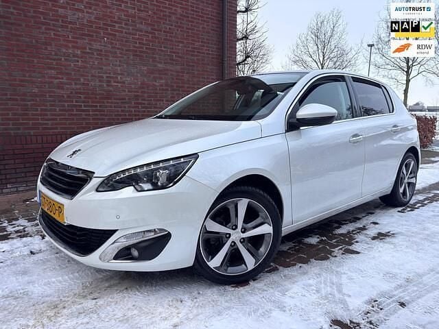 Wit Gebruikt 2015 Peugeot 308 Allure Hatchback | € 6.799 (Eerlijke prijs) - Afbeelding 1/4