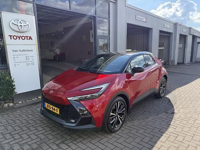 Rood Gebruikt 2024 Toyota C-HR Executive SUV | € 42.995 - Afbeelding 1/4