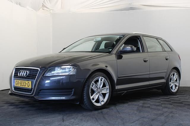 Grijs Gebruikt 2008 Audi A3 Sportback Attraction Hatchback | € 5.750 (Eerlijke prijs) - Afbeelding 1/4