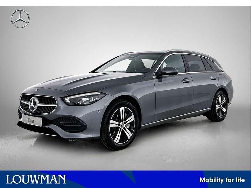 Grijs Nieuw 2025 Mercedes C300e Business Stationwagen | € 60.313 (Goede deal) - Afbeelding 1/4