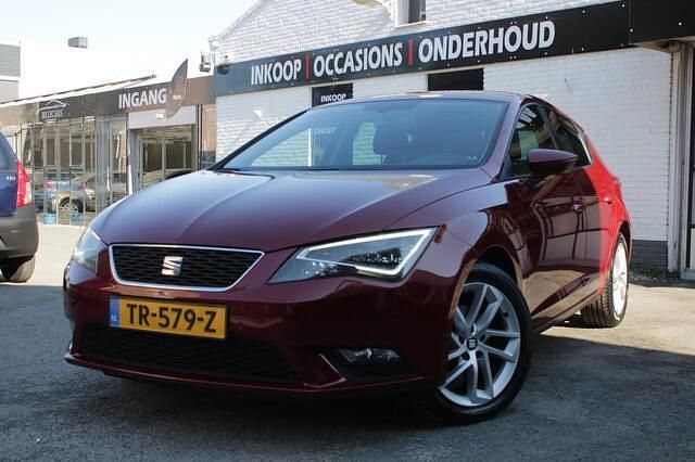 Rood Gebruikt 2013 Seat Leon Style Hatchback | € 10.950 (Iets duurder) - Afbeelding 1/4