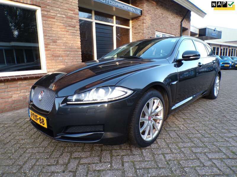Grijs Gebruikt 2014 Jaguar XF Sedan | € 10.950 (Iets duurder) - Afbeelding 1/4