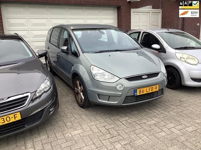 Grijs Gebruikt 2010 Ford S-MAX Trend MPV | € 3.650 (Goede deal) - Afbeelding 1/4