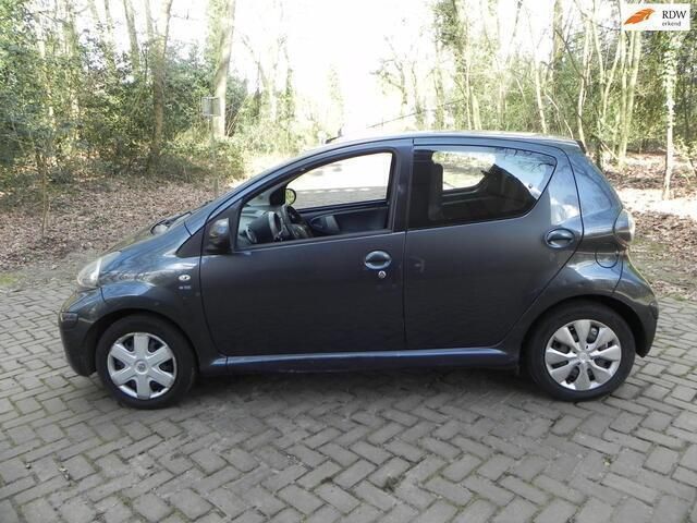 Occasion Toyota Aygo Comfort 68 PK (50 kW) 2011 Grijs Hatchback