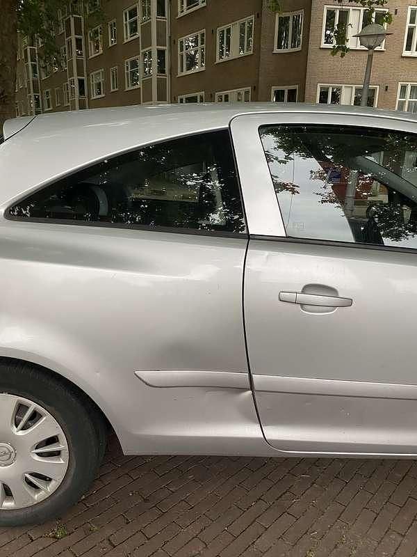 Zilver Gebruikt 2007 Opel Corsa Sport Hatchback | € 650 (Super prijs) - Afbeelding 1/4