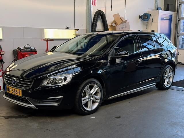 Zwart Gebruikt 2015 Volvo V60 Stationwagen | € 6.988 (Goede deal) - Afbeelding 1/4