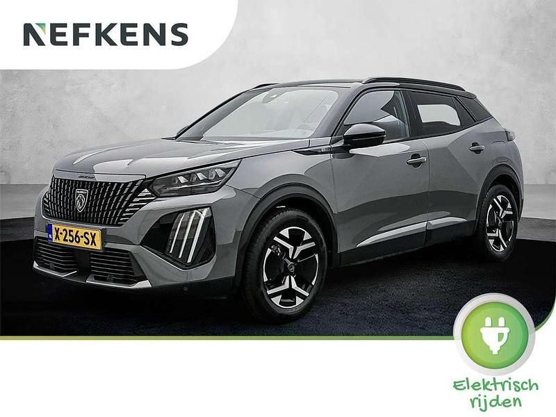 Grijs, metallic lak Gebruikt 2024 Peugeot e-2008 GT SUV | € 29.500 (Iets duurder) - Afbeelding 1/3