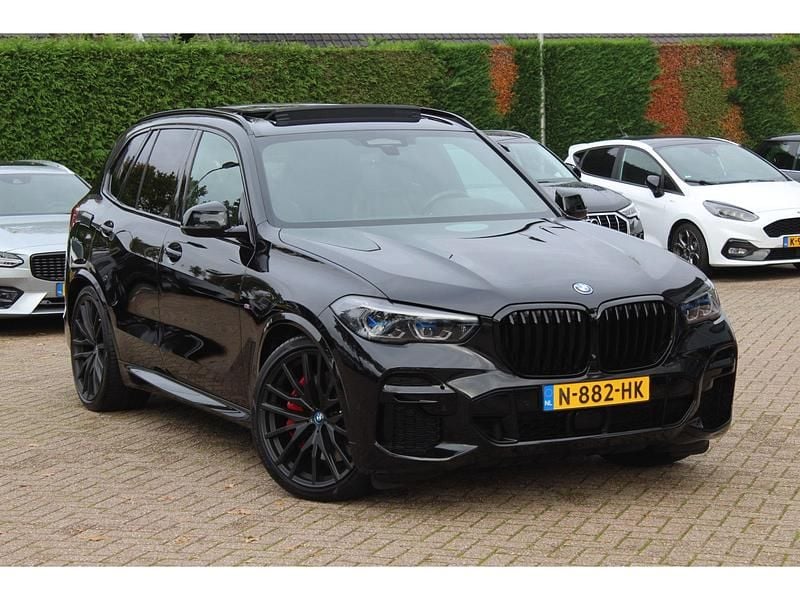 Zwart Gebruikt 2021 BMW X5 Executive SUV | € 59.999 (Eerlijke prijs) - Afbeelding 1/4