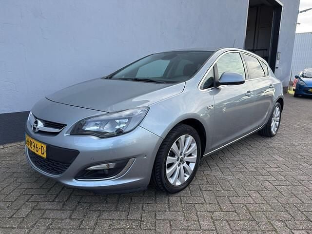 Grijs Occasion 2014 Opel Astra Sport Hatchback | € 8.950 (Iets duurder) - Afbeelding 1/4