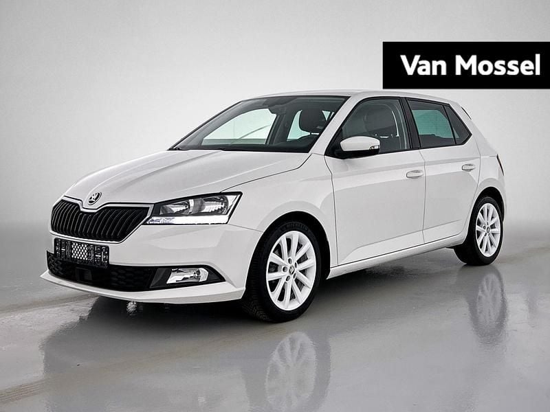 Wit Occasion 2021 Skoda Fabia Clever Hatchback | € 12.944 (Goede deal) - Afbeelding 1/4