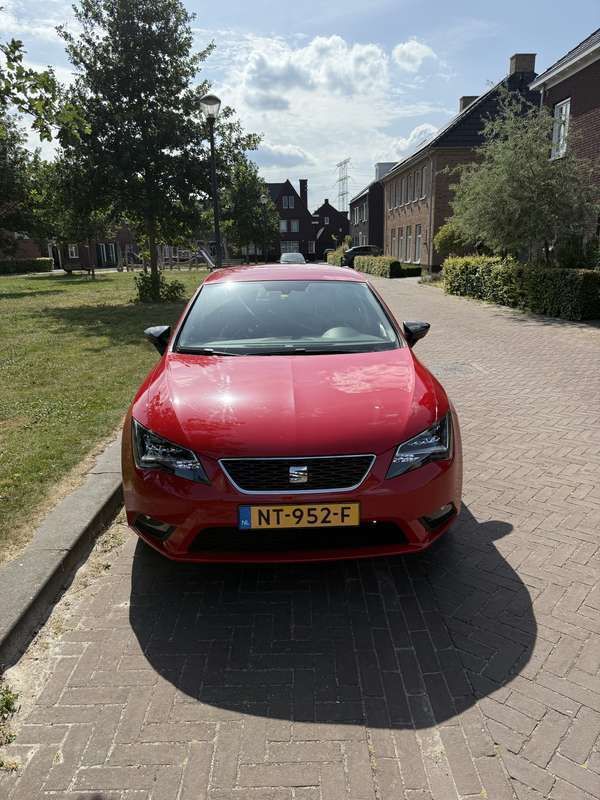Rood Gebruikt 2014 Seat Leon FR Stationwagen | € 8.399 (Eerlijke prijs) - Afbeelding 1/4