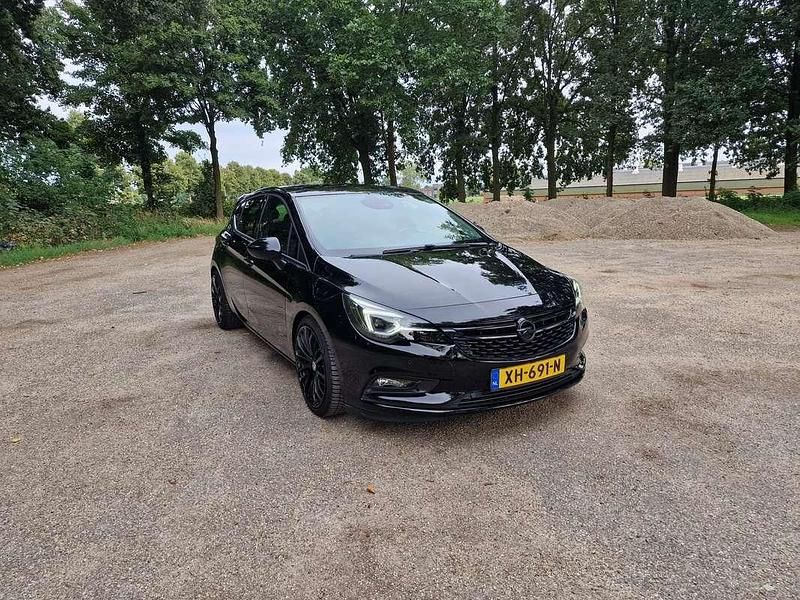 Zwart Gebruikt 2019 Opel Astra Innovation Hatchback | € 18.500 (Eerlijke prijs) - Afbeelding 1/4