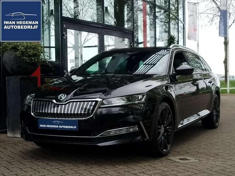 Zwart Gebruikt 2020 Skoda Superb LAURIN & KLEMENT Stationwagen | € 26.990 (Eerlijke prijs) - Afbeelding 1/3