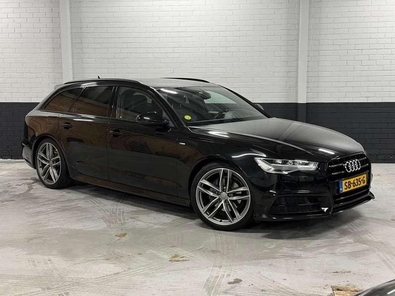 Zwart (metallic) Occasion 2018 Audi A6 Black Edition Stationwagen | € 24.950 (Super prijs) - Afbeelding 1/4