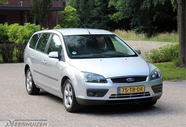 Grijs Gebruikt 2007 Ford Focus Futura Stationwagen | € 999 (Goede deal) - Afbeelding 1/4