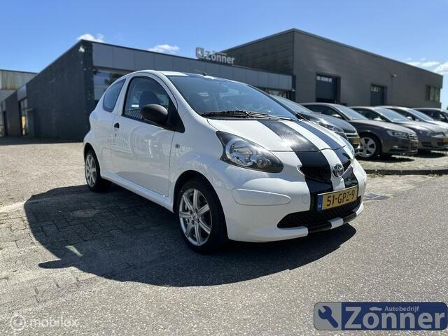 Wit Gebruikt 2008 Toyota Aygo Hatchback | € 1.900 (Eerlijke prijs) - Afbeelding 1/4