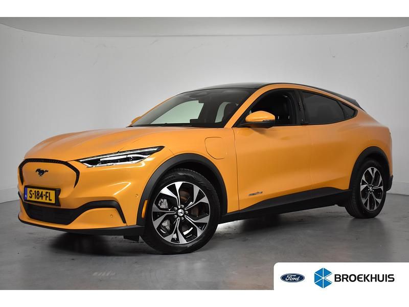 Oranje Occasion 2023 Ford Mustang Mach-E SUV | € 31.895 (Eerlijke prijs) - Afbeelding 1/4