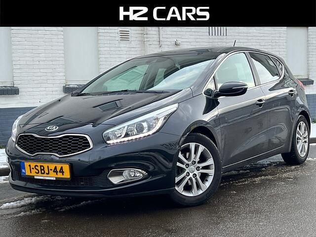 Zwart Occasion 2013 Kia Ceed Hatchback | € 9.995 (Eerlijke prijs) - Afbeelding 1/4