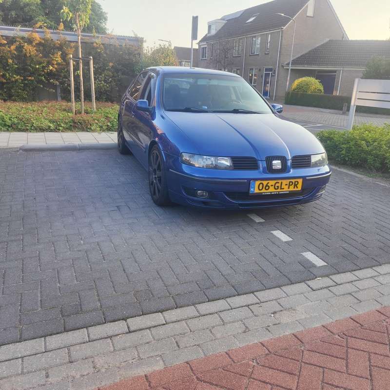 Blauw Gebruikt 2001 Seat Leon Sport Sedan | € 2.500 (Goede deal) - Afbeelding 1/4