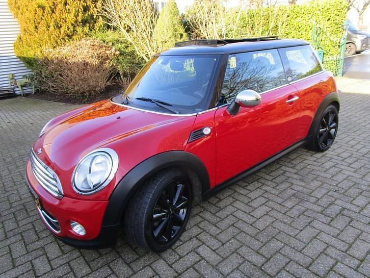 Rood Occasion 2011 Mini Cooper Hatchback | € 5.950 (Goede deal) - Afbeelding 1/4
