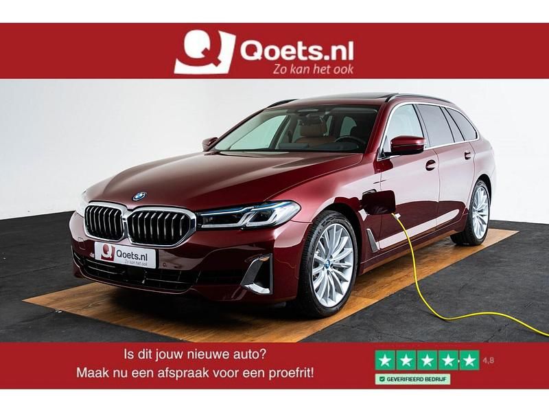 Rood Gebruikt 2022 BMW 530 Comfort Edition Stationwagen | € 42.950 (Eerlijke prijs) - Afbeelding 1/4