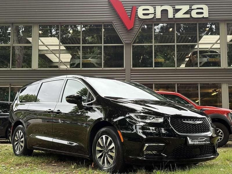 Zwart Gebruikt 2024 Chrysler Pacifica Touring SUV | € 68.999 - Afbeelding 1/4