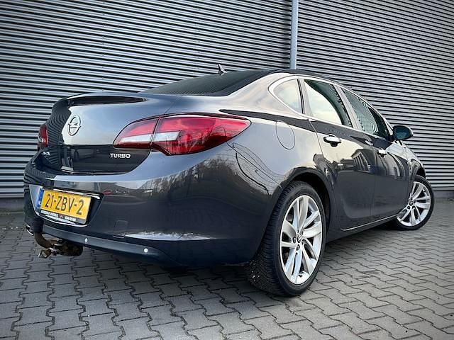 Occasion Opel Astra Cosmo 140 PK (102 kW) 2012 Grijs Sedan