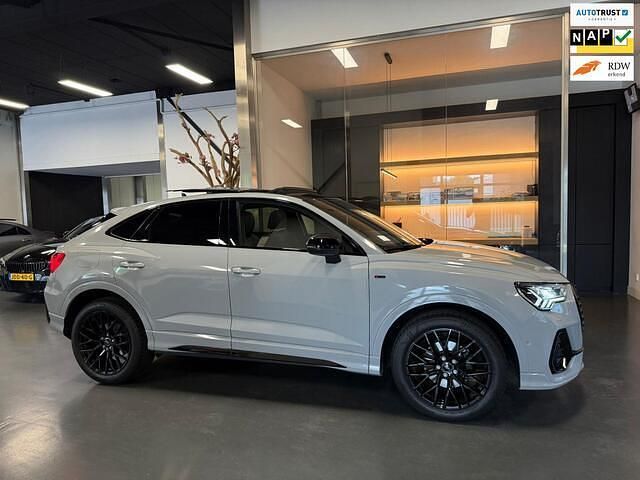 Blauw Gebruikt 2023 Audi Q3 Sportback S-Line SUV | € 47.999 (Eerlijke prijs) - Afbeelding 1/4