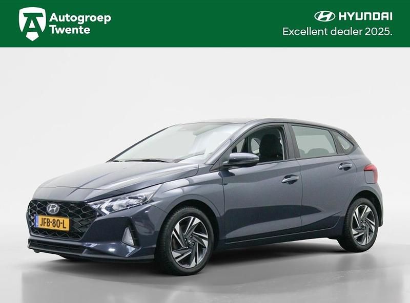 Grijs Gebruikt 2023 Hyundai i20 Comfort Hatchback | € 17.845 (Eerlijke prijs) - Afbeelding 1/4