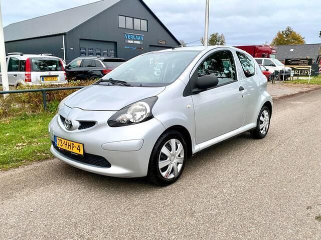 Grijs Gebruikt 2008 Toyota Aygo Hatchback | € 1.699 (Eerlijke prijs) - Afbeelding 1/4