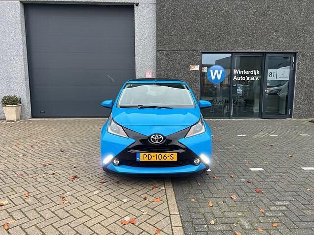 Occasion Toyota Aygo X-wave 69 PK (50 kW) 2017 Blauw Hatchback