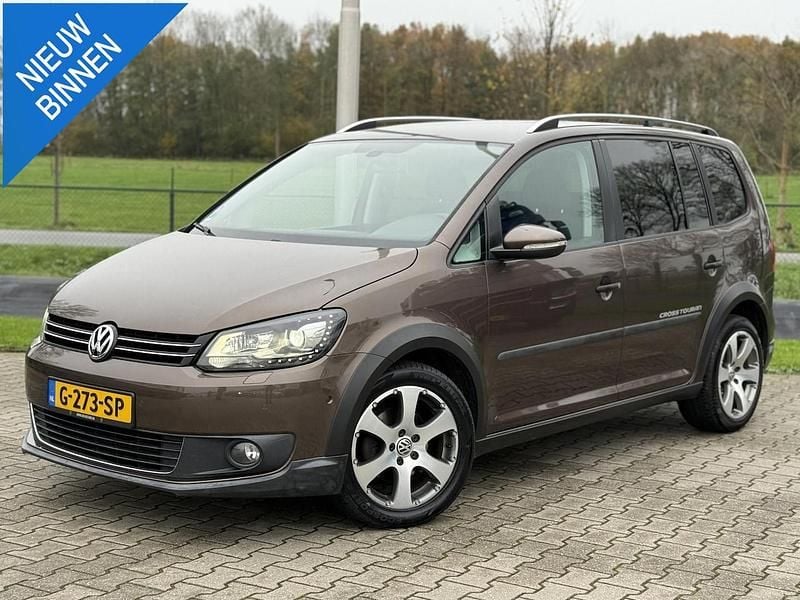 Bruin (metallic) Occasion 2011 VW Touran Cross MPV | € 8.250 (Eerlijke prijs) - Afbeelding 1/4