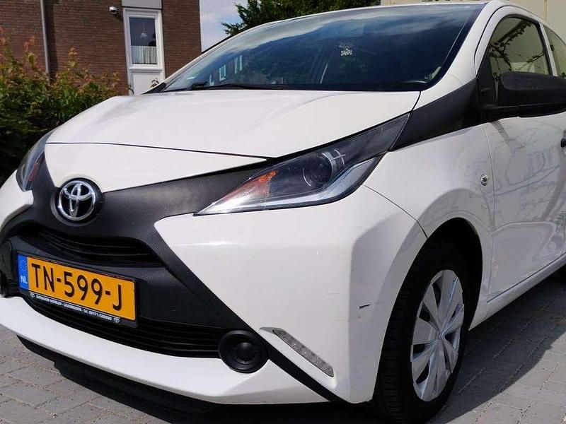 Gebruikt 2017 Toyota Aygo Hatchback | € 5.400 (Goede deal) - Afbeelding 1/4