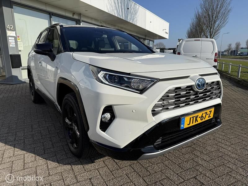 Wit Occasion 2020 Toyota RAV4 Style SUV | € 31.890 (Eerlijke prijs) - Afbeelding 1/4