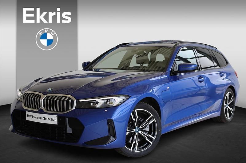 Blauw Occasion 2024 BMW 320e M Sport Stationwagen | € 37.900 (Super prijs) - Afbeelding 1/4