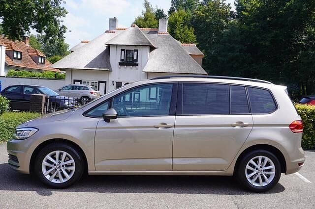 Geel Gebruikt 2019 VW Touran Highline MPV | € 19.900 (Eerlijke prijs) - Afbeelding 1/3