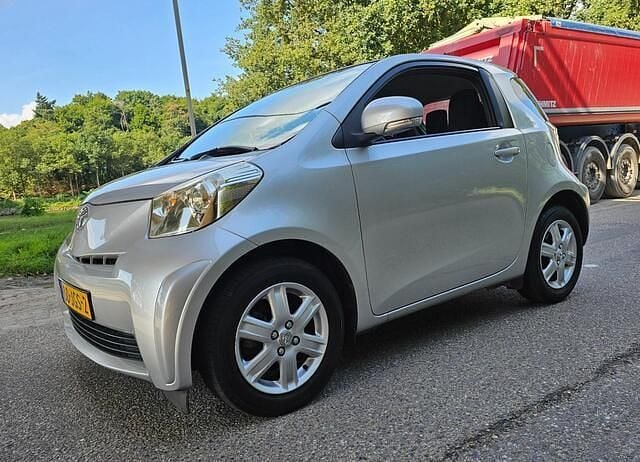 Grijs Gebruikt 2009 Toyota iQ Hatchback | € 4.950 (Iets duurder) - Afbeelding 1/4
