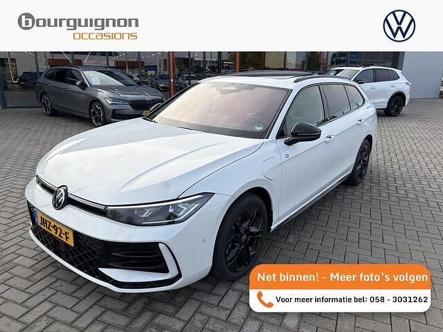Occasion VW Passat R-line Edition 272 PK (200 kW) 2025 Wit Stationwagen