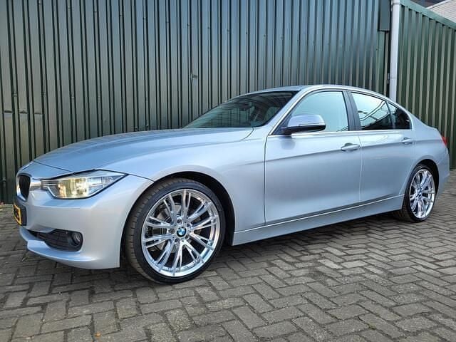 Zilver Gebruikt 2015 BMW 320 Executive Sedan | € 11.990 (Goede deal) - Afbeelding 1/3