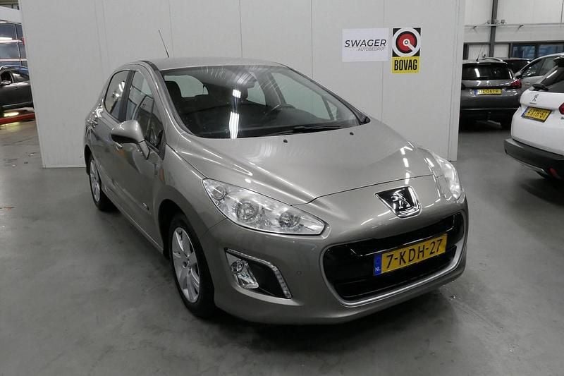 Grijs Gebruikt 2013 Peugeot 308 Style Hatchback | € 7.295 (Super prijs) - Afbeelding 1/4