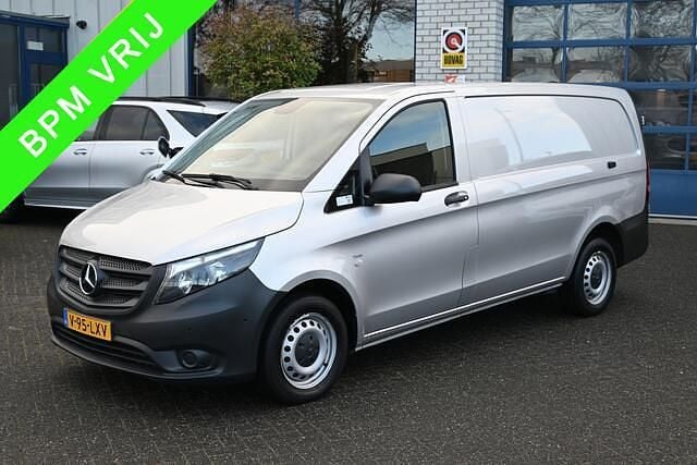 Zilver Occasion 2023 Mercedes Vito Van | € 24.950 (Eerlijke prijs) - Afbeelding 1/4