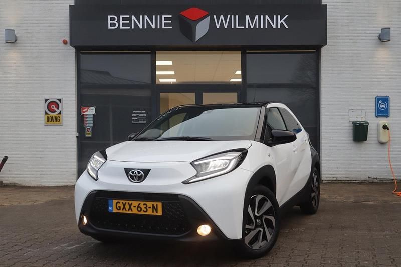 Wit Gebruikt 2024 Toyota Aygo X Pulse SUV | € 19.895 - Afbeelding 1/1