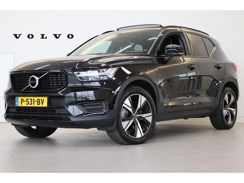 Zwart Occasion 2022 Volvo XC40 R-Design SUV | € 35.900 (Eerlijke prijs) - Afbeelding 1/4