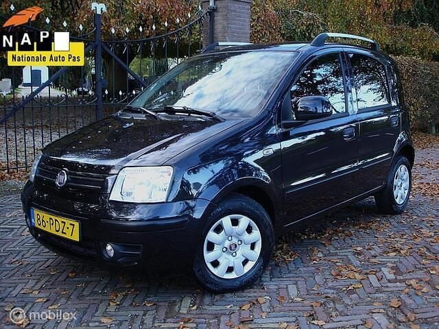 Zwart Gebruikt 2011 Fiat Panda Emotion Hatchback | € 2.749 (Eerlijke prijs) - Afbeelding 1/4
