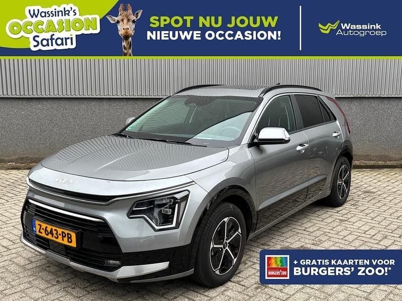 Grijs Gebruikt 2024 Kia Niro SUV | € 34.035 (Goede deal) - Afbeelding 1/4