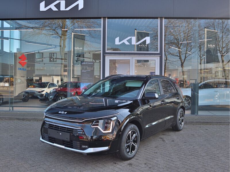 Zwart Nieuw 2025 Kia Niro SUV | € 37.295 (Iets duurder) - Afbeelding 1/4